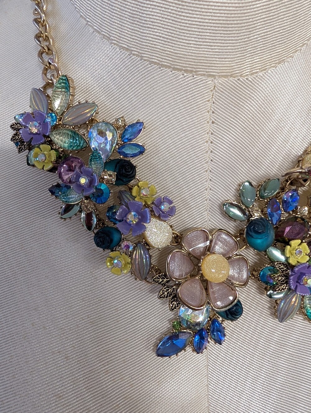 Betsey Johnson Purple Blue Yellow Floral Multi-Color Movable Bird Necklace - Picture 4 of 6